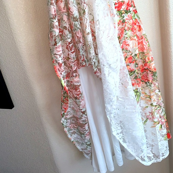 GABBY SKYE retro floral lace dress, sleeveless, white base Back zip. 12 - Picture 7 of 17